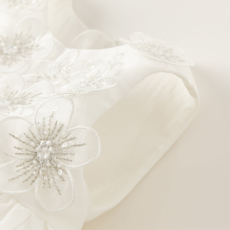 فستان صيفي فاخر للبنات الصغيرات من التول الأبيض بدون أكمام