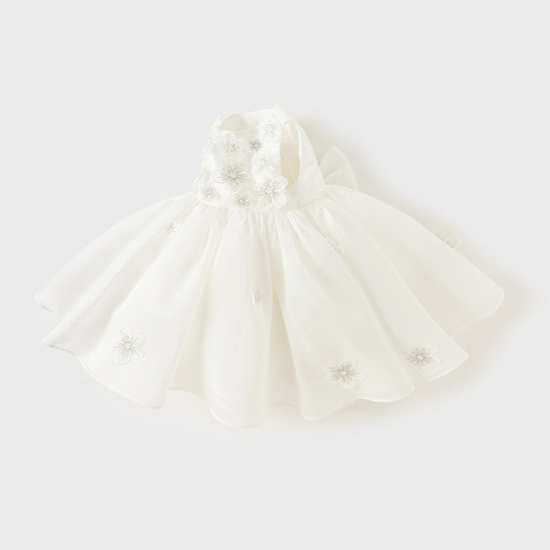 فستان صيفي فاخر للبنات الصغيرات من التول الأبيض بدون أكمام