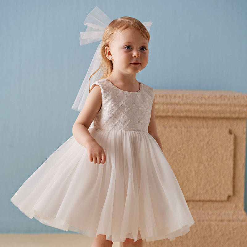 فستان بنات صيفي من التول أبيض فاتح مزين ببندلة فراشة شبكية قابلة للإزالة تصميم أميري