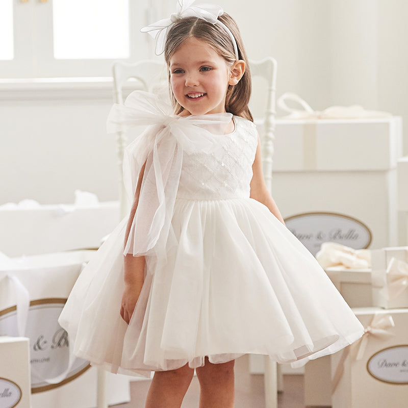 فستان بنات صيفي من التول أبيض فاتح مزين ببندلة فراشة شبكية قابلة للإزالة تصميم أميري