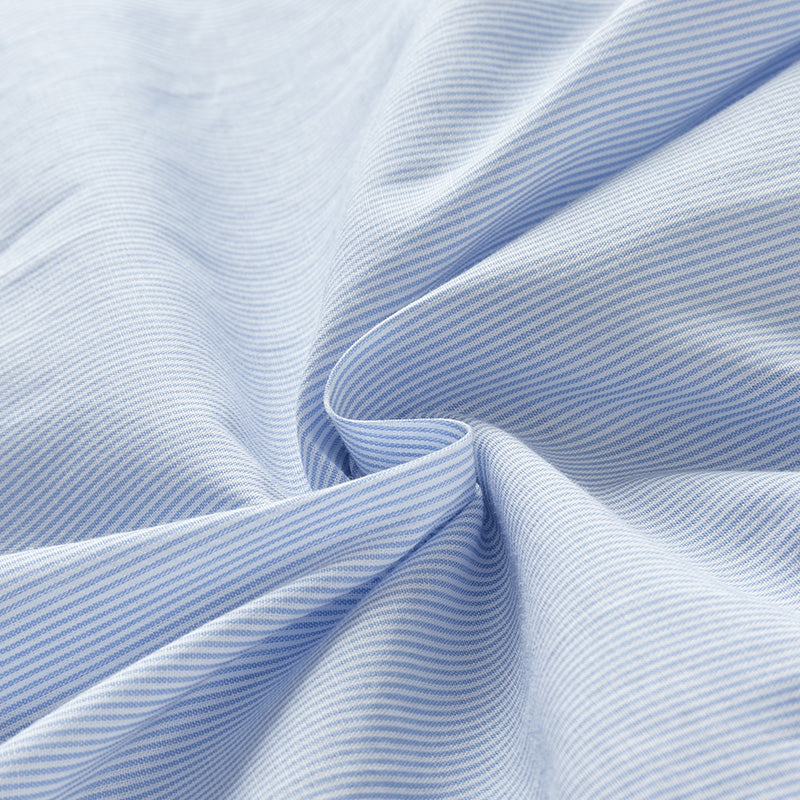 فستان بنات صيفي من القطن باللون الأزرق الفاتح مع خطوط مخططة بأسلوب عطلة