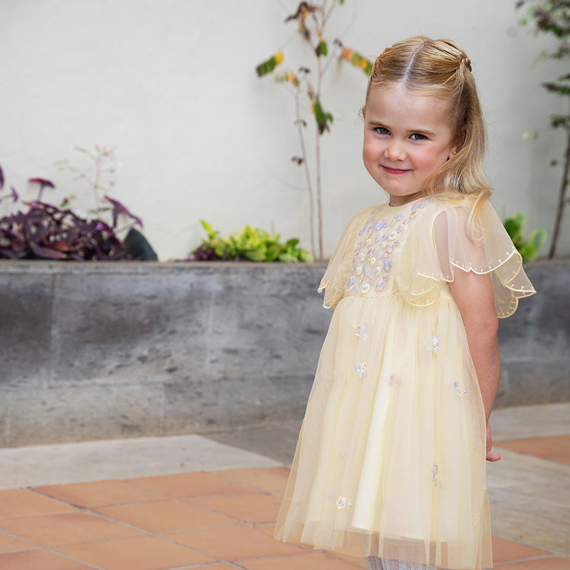 فساتين أميرات صيفية مطرزة باللون الأصفر للبنات الصغيرات