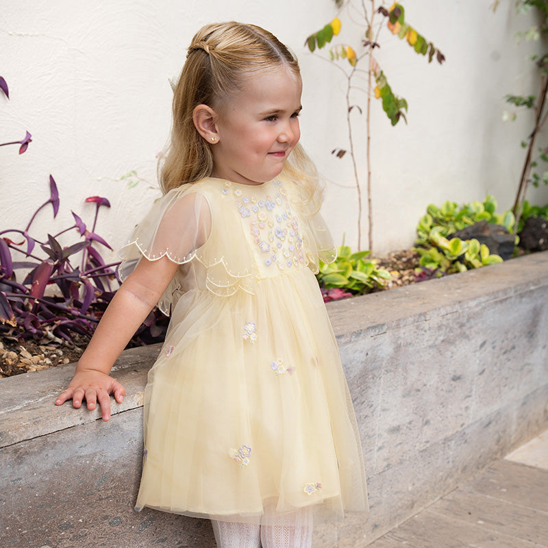 فساتين أميرات صيفية مطرزة باللون الأصفر للبنات الصغيرات