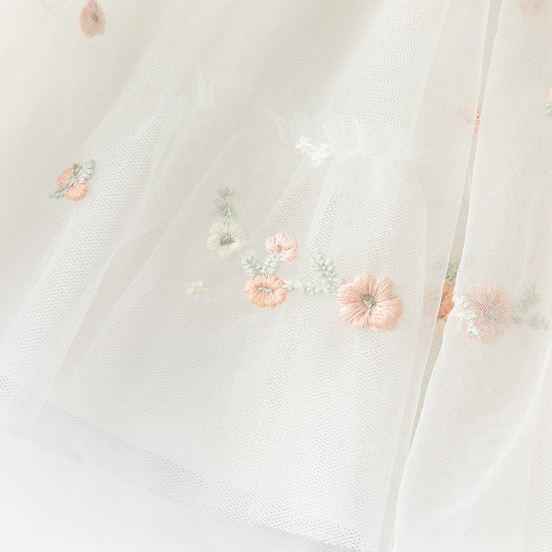 فستان شبكي مزخرف بتطريز الزهور للبنات لصيف باللون الأبيض