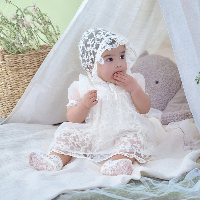 فستان رومبر دانتيل للبنات الصغار باللون البيج مع قبعة