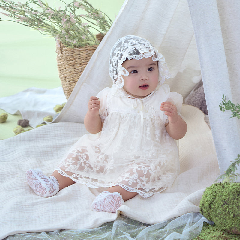 فستان رومبر دانتيل للبنات الصغار باللون البيج مع قبعة