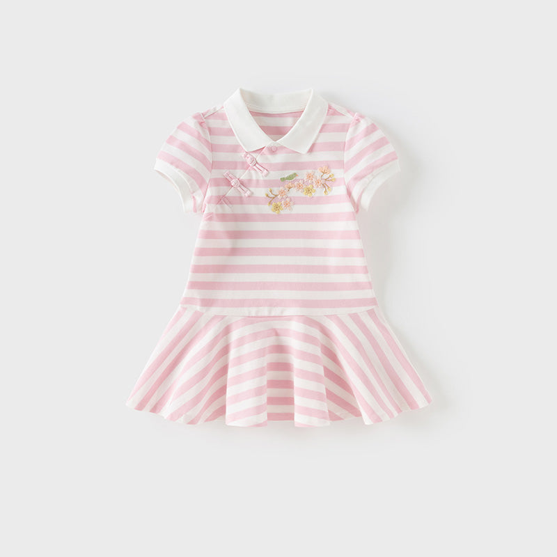 فستان بنات صيفي مخطط بالوردي والأبيض بياقة بولو بأسلوب رياضي