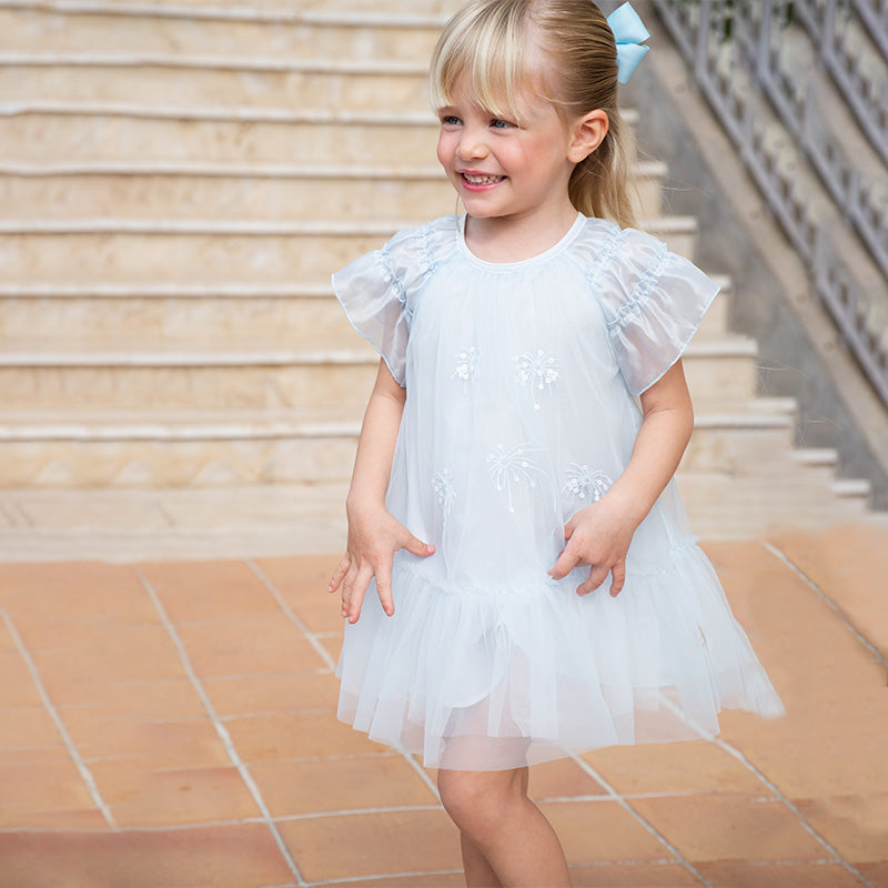 فستان بنات صيفي من التول باللون الأزرق بأسلوب لطيف