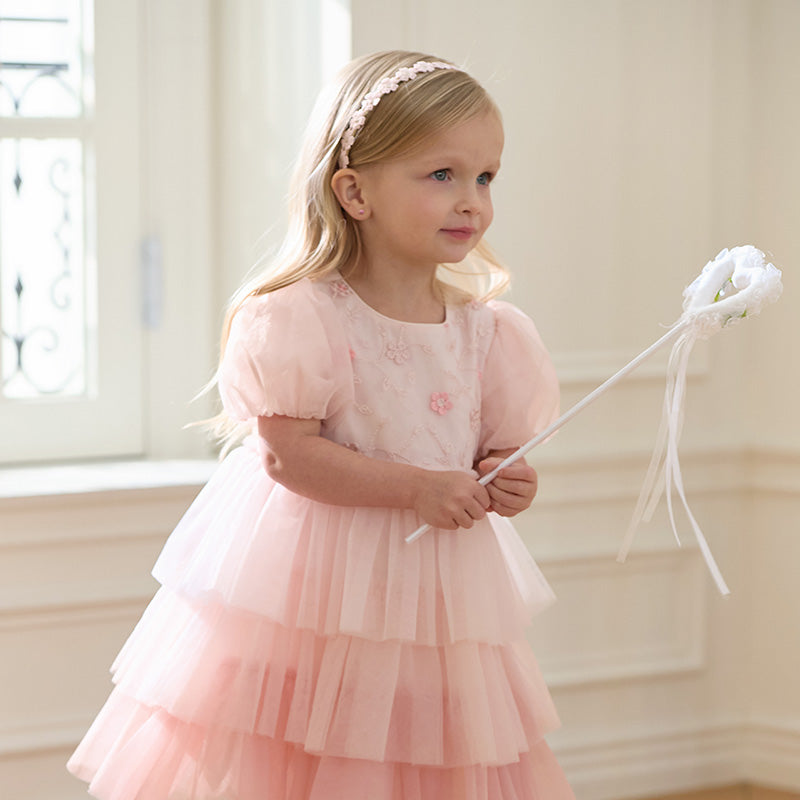 فستان صيفي للبنات الصغيرات من التول الوردي بتدرج ألوان تصميم كيك بأكمام فقاعة لطيفة