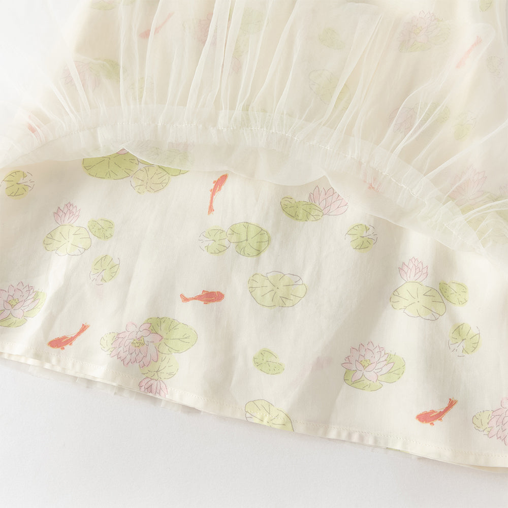 فستان بنات صيفي أخضر بياقة تشيباو وأكمام كاب بطبعة اللوتس وأسماك كوي بأسلوب صيني