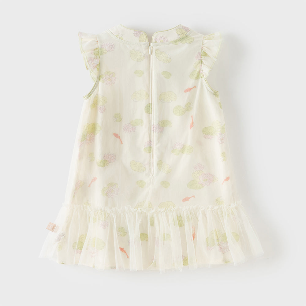 فستان بنات صيفي أخضر بياقة تشيباو وأكمام كاب بطبعة اللوتس وأسماك كوي بأسلوب صيني