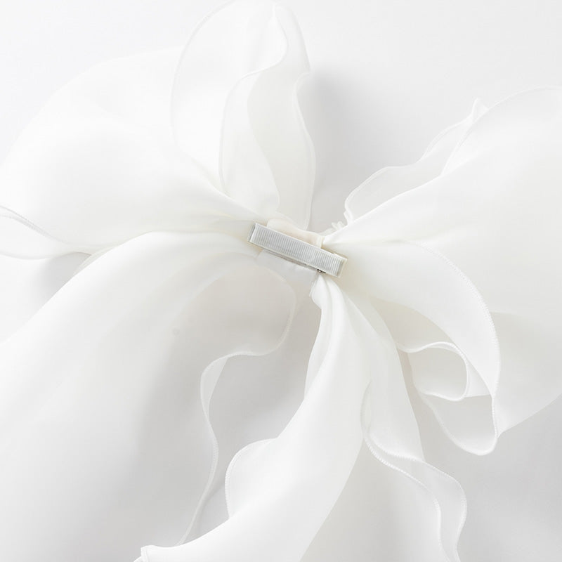 فستان أميرة شبكي بدون أكمام مع فراشات حالمة باللون الأبيض لفتيات صغيرات في الصيف