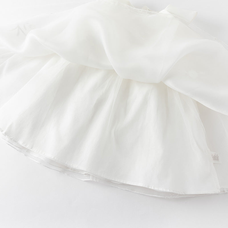 فستان أميرة شبكي بدون أكمام مع فراشات حالمة باللون الأبيض لفتيات صغيرات في الصيف