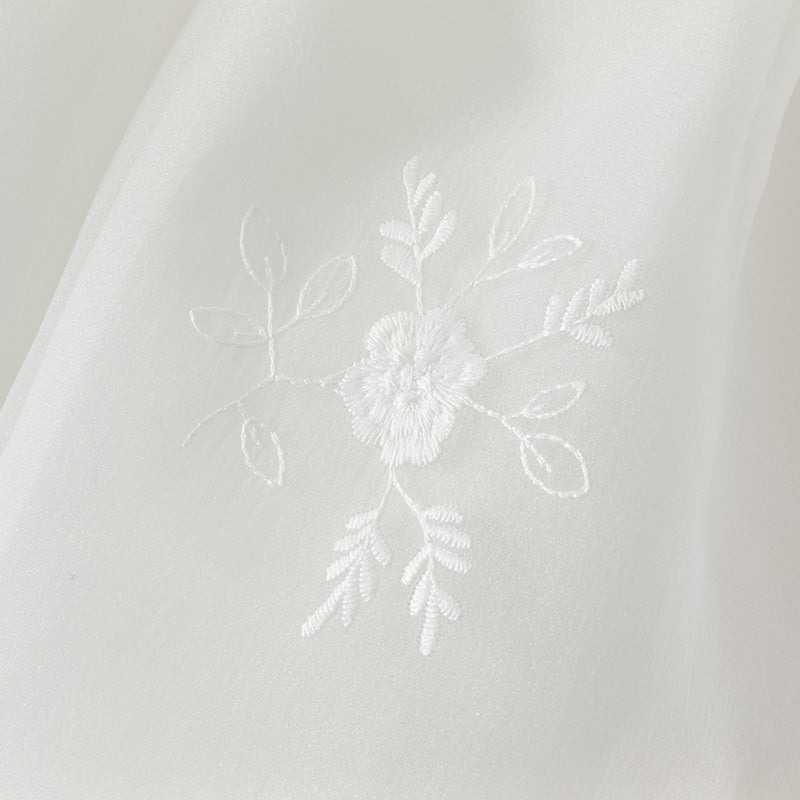 فستان أميرة شبكي بدون أكمام مع فراشات حالمة باللون الأبيض لفتيات صغيرات في الصيف