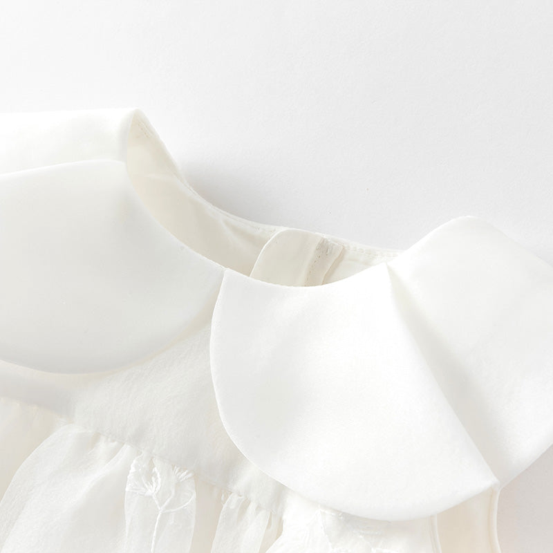 فستان أميرة شبكي بدون أكمام مع فراشات حالمة باللون الأبيض لفتيات صغيرات في الصيف