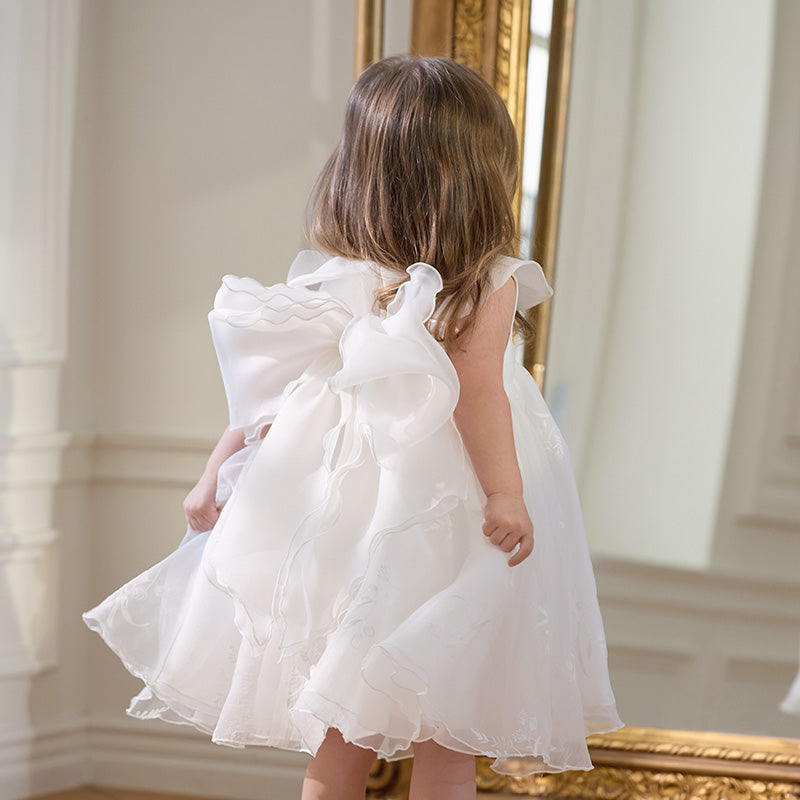 فستان أميرة شبكي بدون أكمام مع فراشات حالمة باللون الأبيض لفتيات صغيرات في الصيف