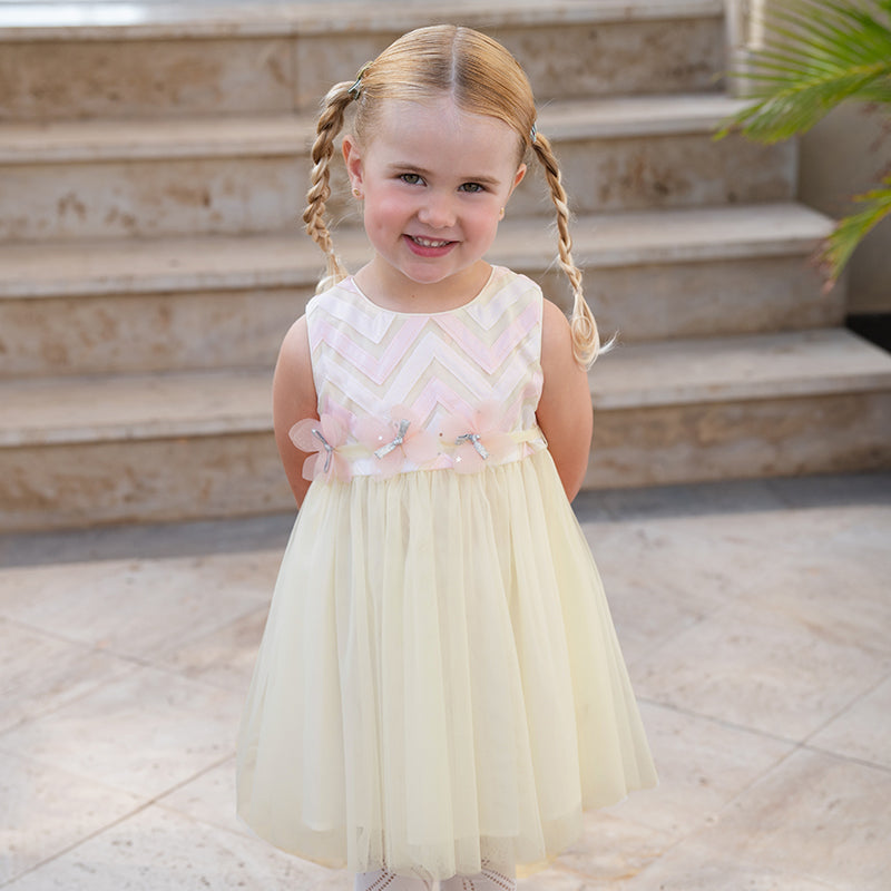 فستان صيفي للبنات الصغيرات من التول باللون الأصفر بدون أكمام مزين بالزهور