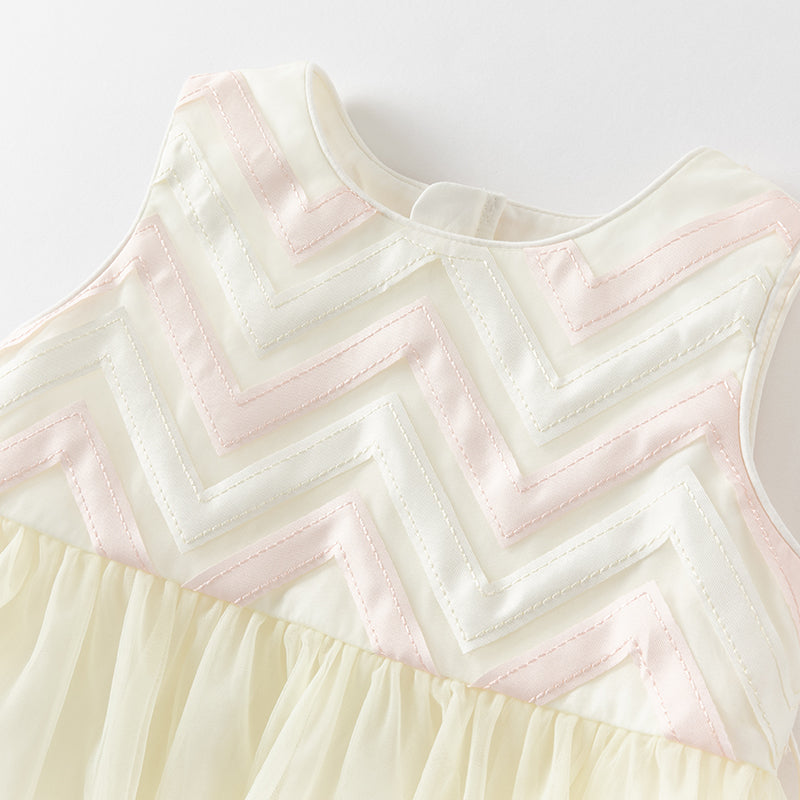 فستان صيفي للبنات الصغيرات من التول باللون الأصفر بدون أكمام مزين بالزهور