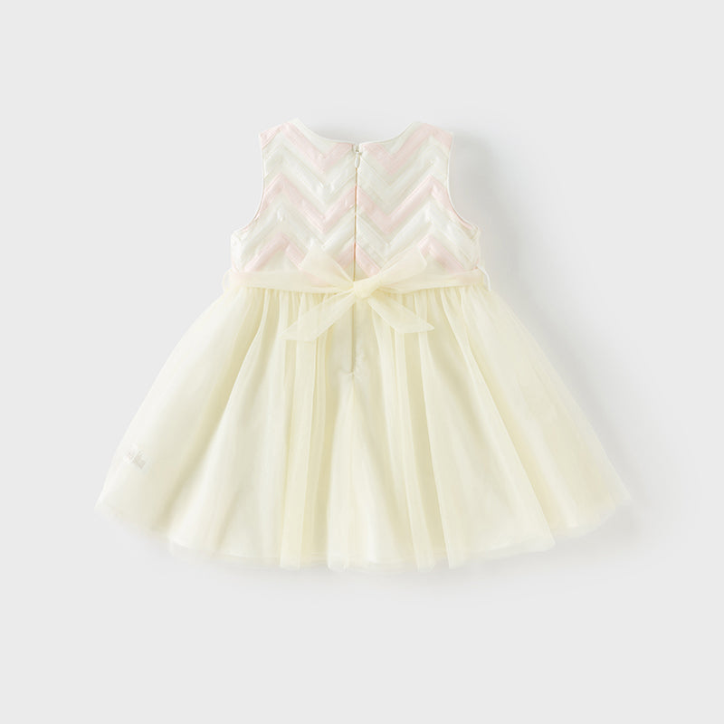 فستان صيفي للبنات الصغيرات من التول باللون الأصفر بدون أكمام مزين بالزهور