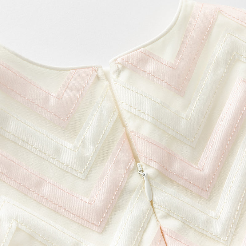 فستان صيفي للبنات الصغيرات من التول باللون الأصفر بدون أكمام مزين بالزهور