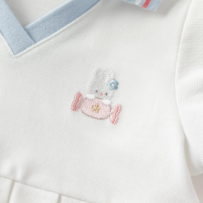 فستان بنات صيفي أبيض بياقة بولو، أسلوب رياضي