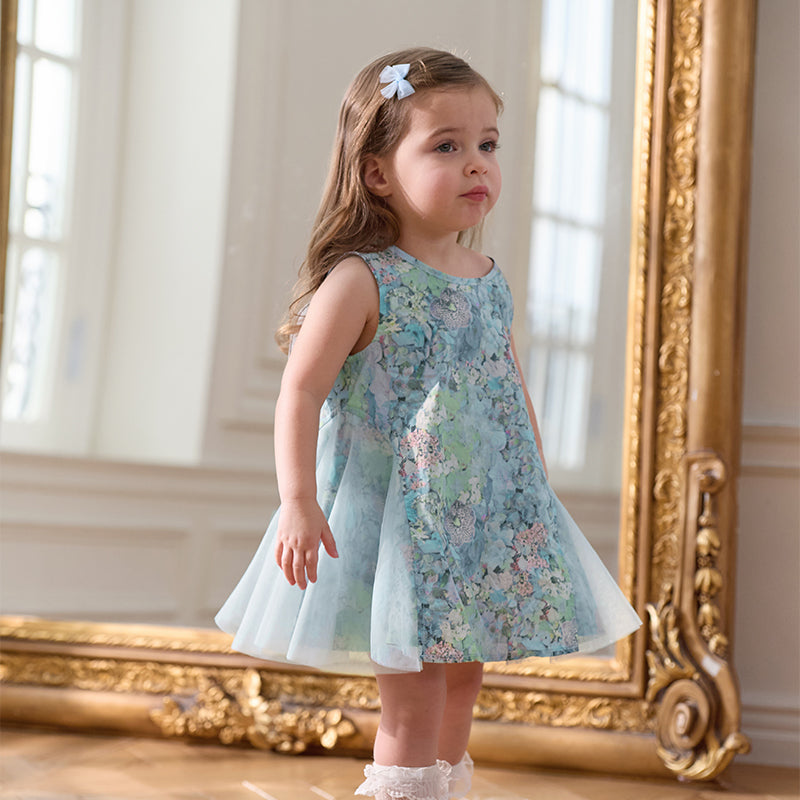 فستان صيفي للبنات الصغيرات بدون أكمام باللون الأزرق الأنيق مع طبعة زهور ومزيج من التول