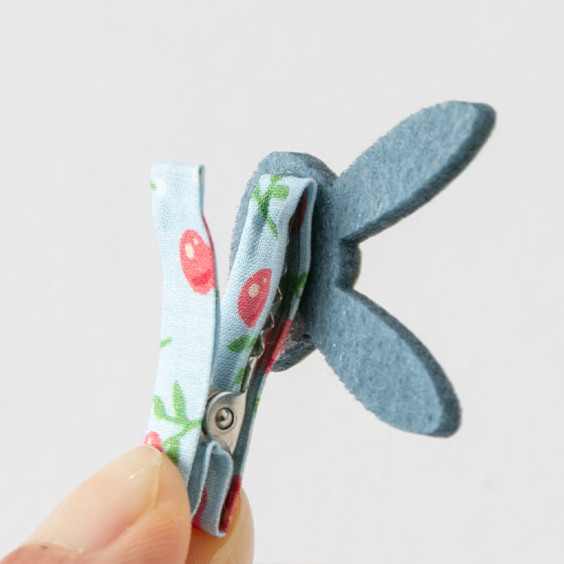 مجموعة مشابك شعر للبنات الصغيرات بطابع كرتوني – 4 تصاميم (يونيكورن / فراشة / دعسوقة / أرنب) من القماش مع لمسات لامعة