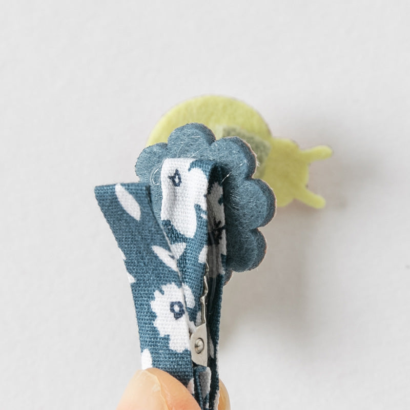 مجموعة مشابك شعر للبنات الصغيرات بطابع كرتوني – 4 تصاميم (يونيكورن / فراشة / دعسوقة / أرنب) من القماش مع لمسات لامعة