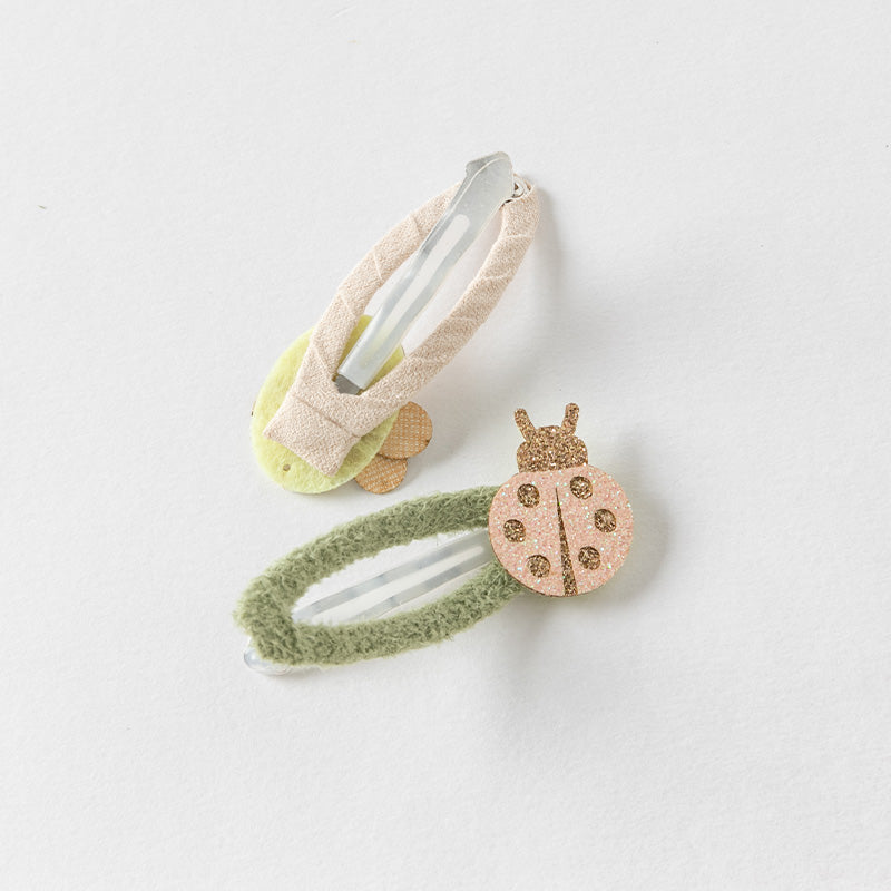 طقم مشابك شعر للبنات الصغيرات – 4 تصاميم (آيس كريم / زهور / أقحوان / نحلة) إكسسوارات شعر قماشية مع لمسات لامعة للأطفال