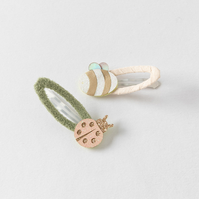 طقم مشابك شعر للبنات الصغيرات – 4 تصاميم (آيس كريم / زهور / أقحوان / نحلة) إكسسوارات شعر قماشية مع لمسات لامعة للأطفال