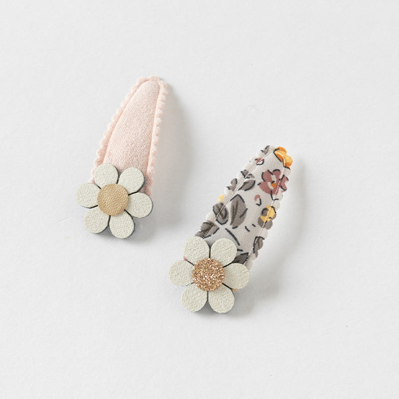 طقم مشابك شعر للبنات الصغيرات – 4 تصاميم (آيس كريم / زهور / أقحوان / نحلة) إكسسوارات شعر قماشية مع لمسات لامعة للأطفال