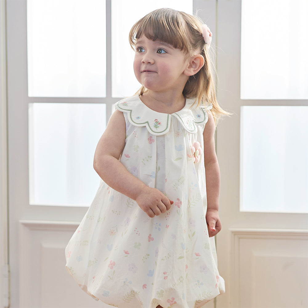 فستان بنات صيفي بدون أكمام بطبعة زهور وياقة بيتر بان بتصميم حافة منتفخة بأسلوب لطيف