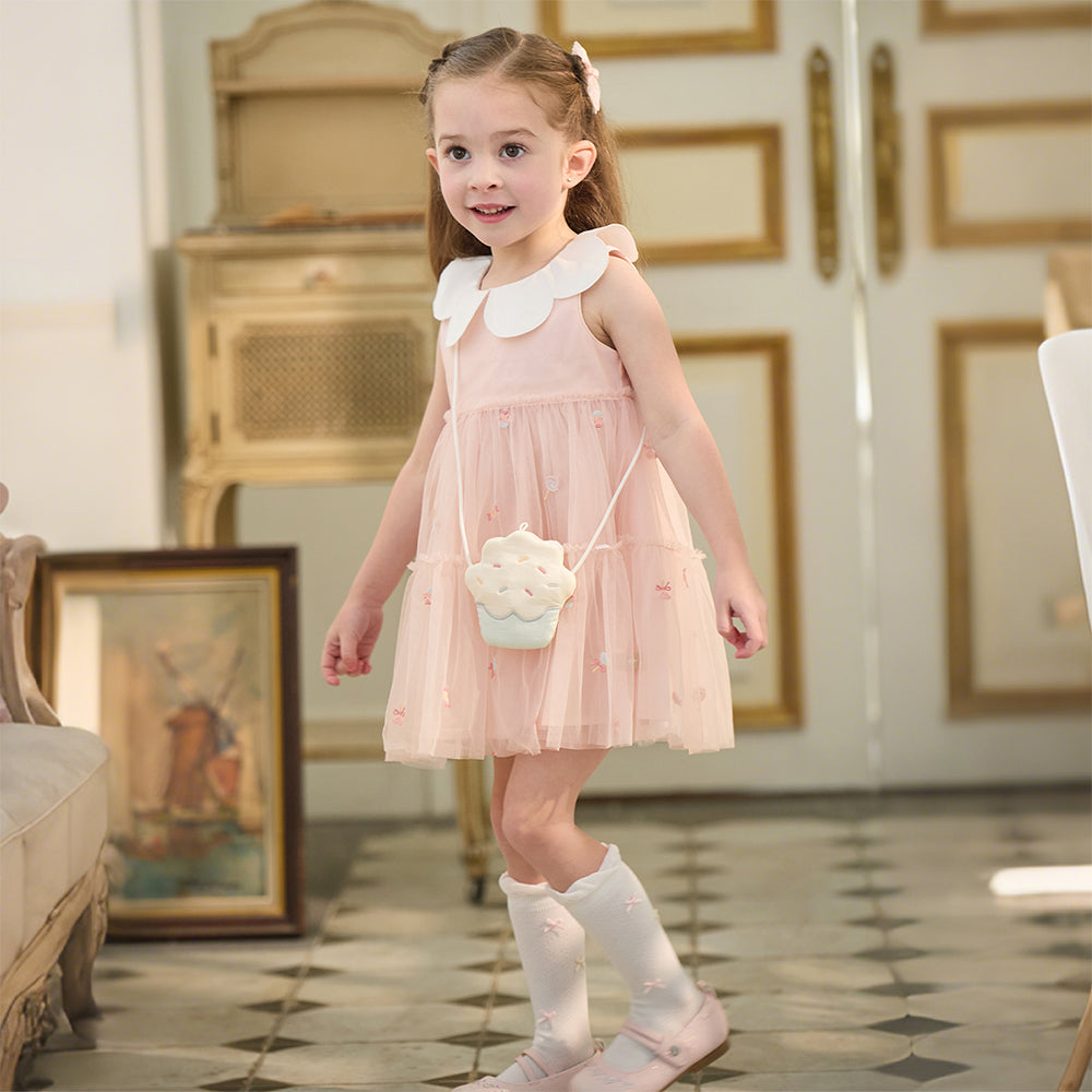 فستان بنات صيفي وردي بدون أكمام من التول بتطريز حلويات مع حقيبة كروس بودي بشكل كب كيك