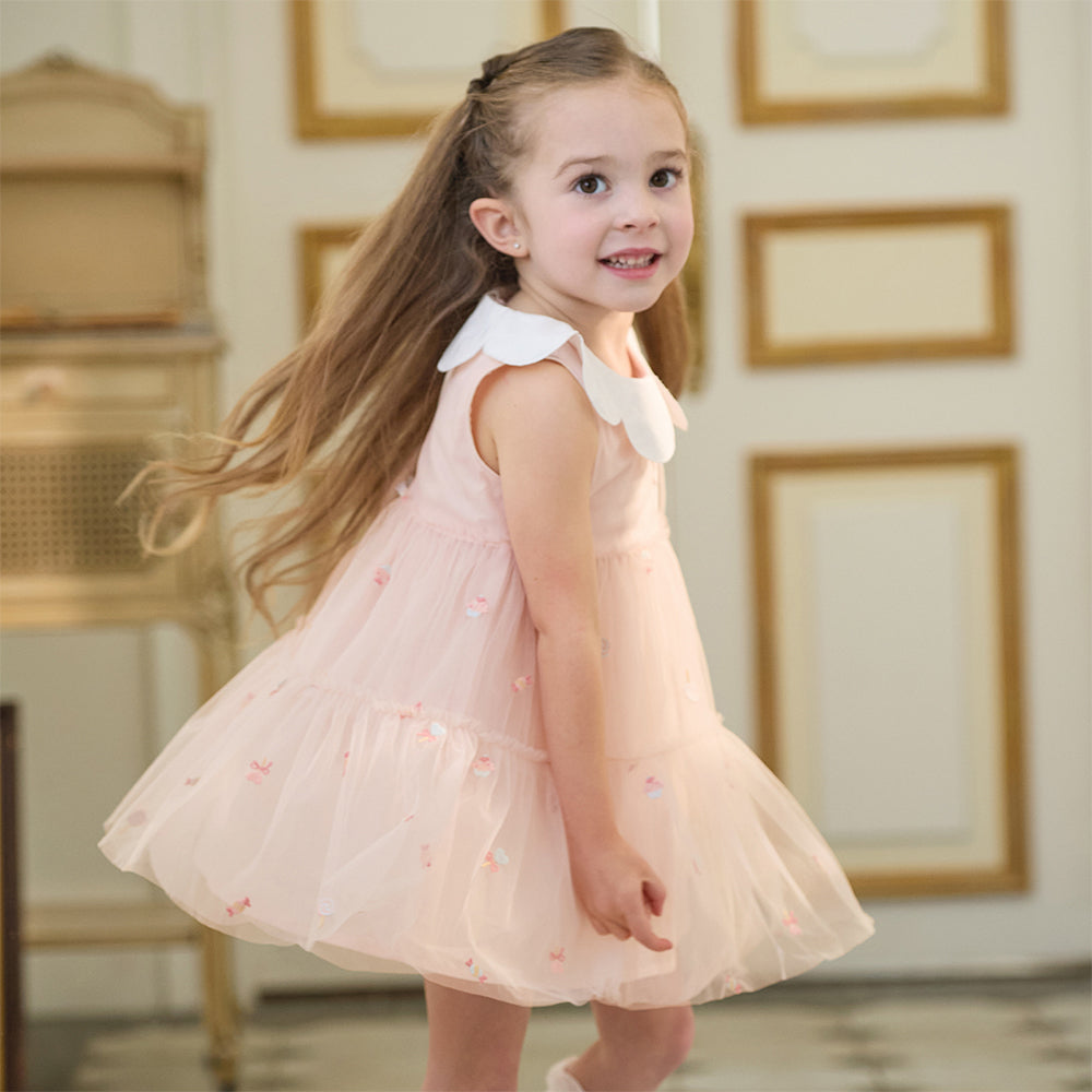 فستان بنات صيفي وردي بدون أكمام من التول بتطريز حلويات مع حقيبة كروس بودي بشكل كب كيك