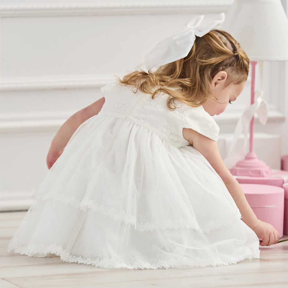 فستان بنات صيفي أبيض من التول بتطريز زهور وأكمام قصيرة (مع مشبك شعر بفيونكة متطابقة)