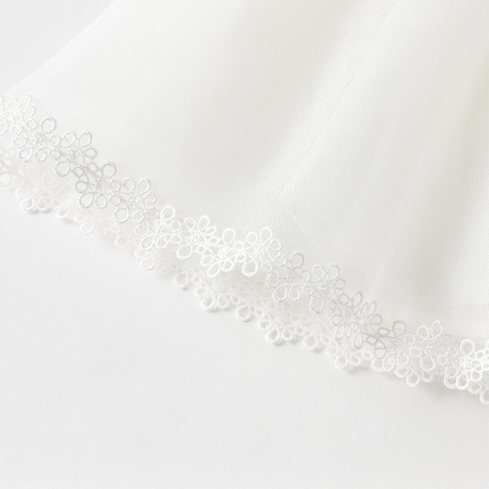 فستان بنات صيفي أبيض من التول بتطريز زهور وأكمام قصيرة (مع مشبك شعر بفيونكة متطابقة)