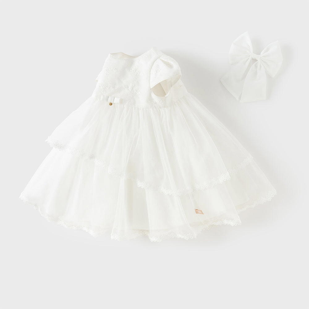 فستان بنات صيفي أبيض من التول بتطريز زهور وأكمام قصيرة (مع مشبك شعر بفيونكة متطابقة)