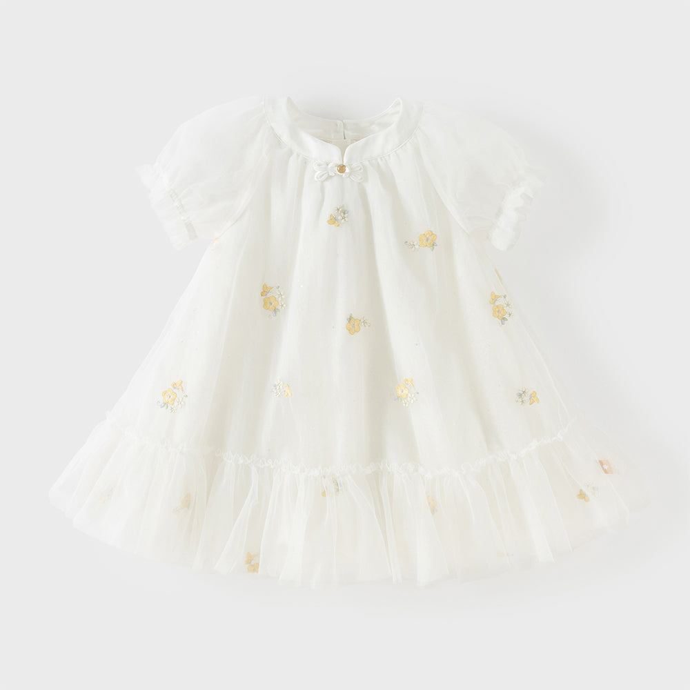 فستان بنات صيفي من التول بلون بيج ووردي فاتح بياقة تشيباو وأكمام قصيرة مع تطريز زهور بأسلوب أميرة