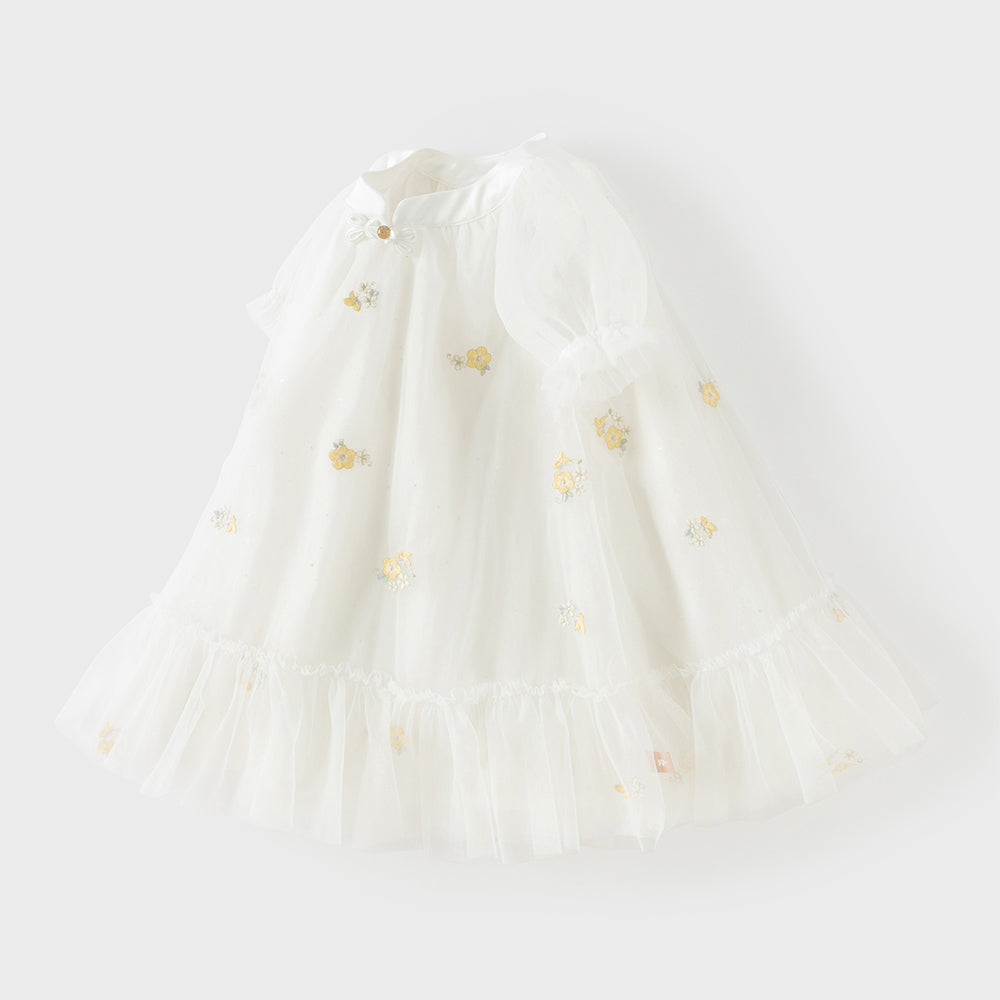 فستان بنات صيفي من التول بلون بيج ووردي فاتح بياقة تشيباو وأكمام قصيرة مع تطريز زهور بأسلوب أميرة