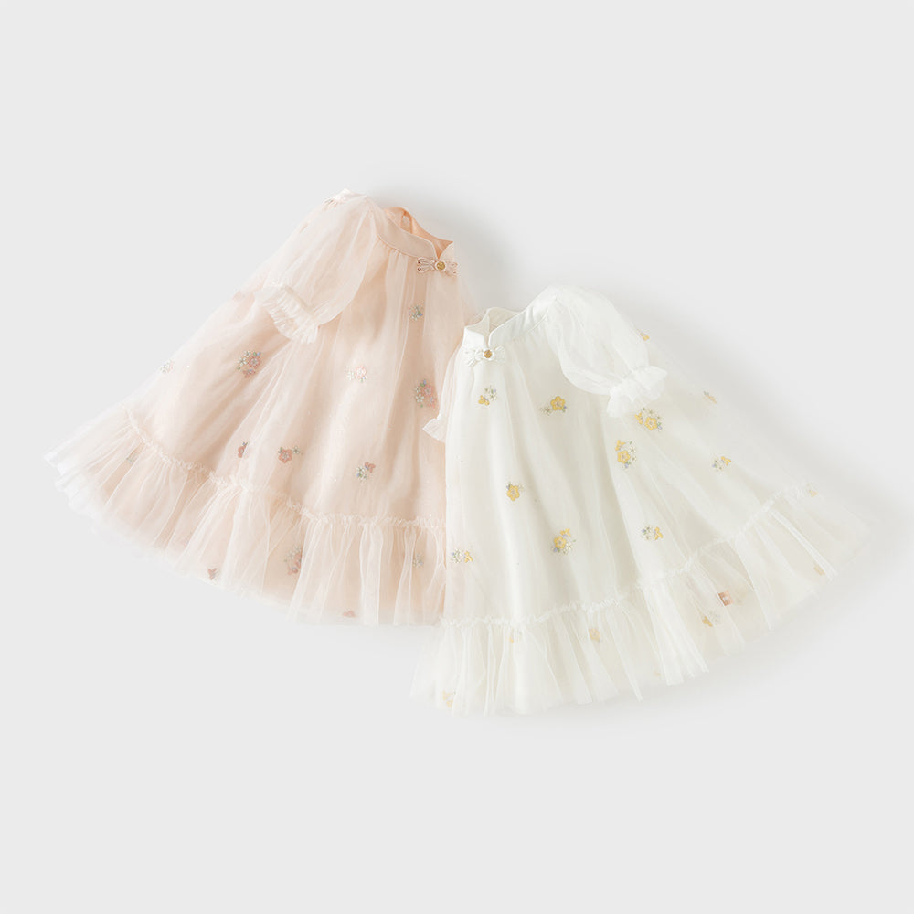 فستان بنات صيفي من التول بلون بيج ووردي فاتح بياقة تشيباو وأكمام قصيرة مع تطريز زهور بأسلوب أميرة