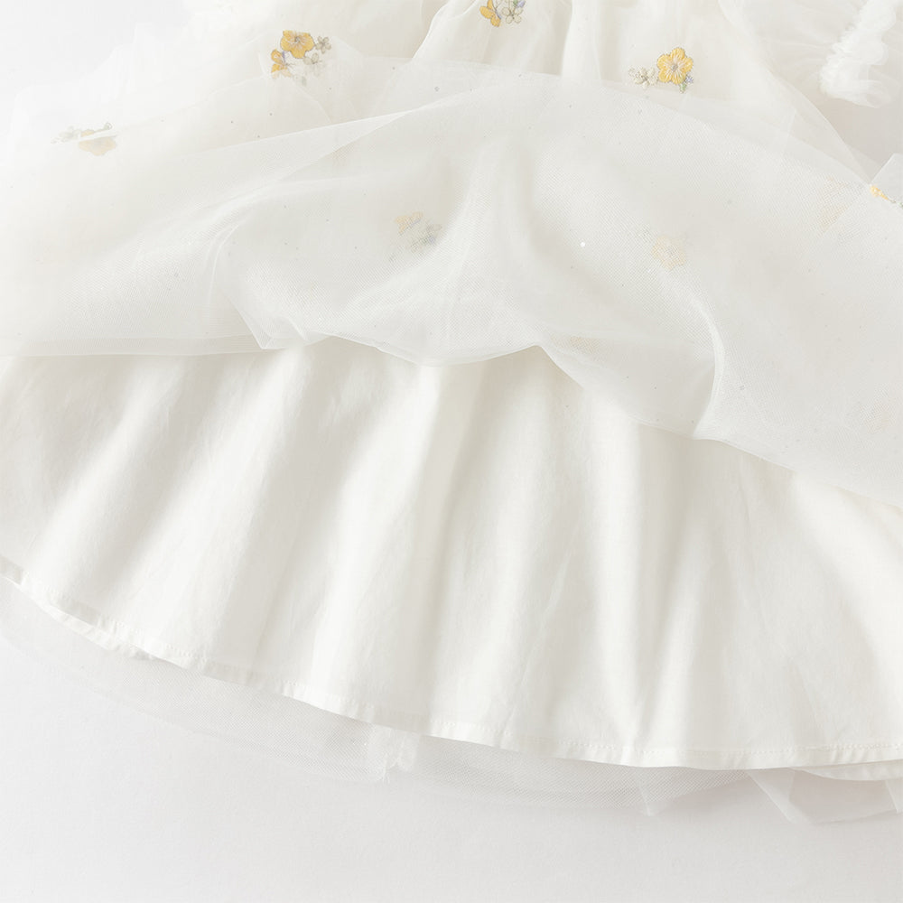 فستان بنات صيفي من التول بلون بيج ووردي فاتح بياقة تشيباو وأكمام قصيرة مع تطريز زهور بأسلوب أميرة