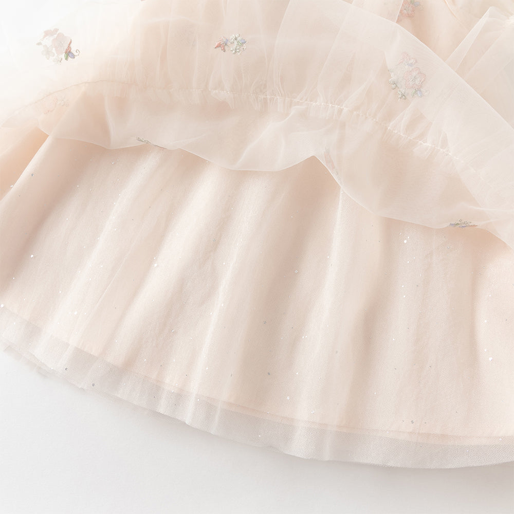 فستان بنات صيفي من التول بلون بيج ووردي فاتح بياقة تشيباو وأكمام قصيرة مع تطريز زهور بأسلوب أميرة