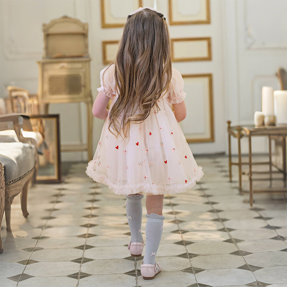 فستان بنات صيفي وردي من التول بتطريز قلوب وزهور (مع حقيبة كروس بودي متطابقة)