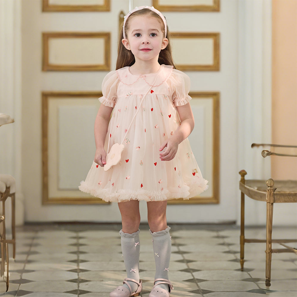 فستان بنات صيفي وردي من التول بتطريز قلوب وزهور (مع حقيبة كروس بودي متطابقة)