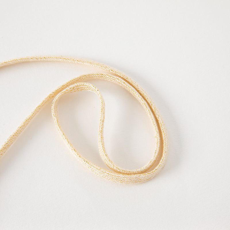 فستان للأطفال بأكمام طويلة من قماش تويد بلون أبيض حليبي مع تنورة من التول، بتصميم كلاسيكي أنيق