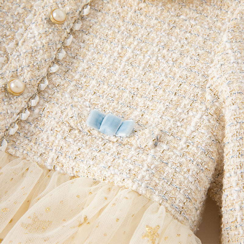 فستان للأطفال بأكمام طويلة من قماش تويد بلون أبيض حليبي مع تنورة من التول، بتصميم كلاسيكي أنيق