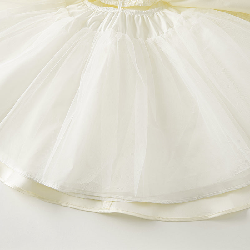 فستان سهرة بناتي بدون أكمام باللون البيج من الساتان، بتصميم أميرة بإطلالة فاخرة