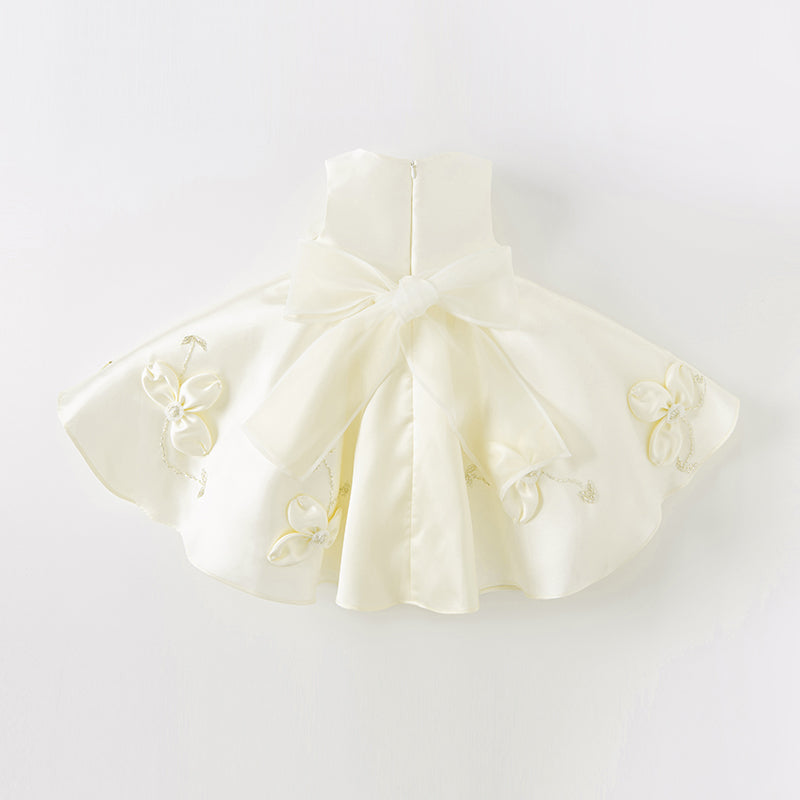 فستان سهرة بناتي بدون أكمام باللون البيج من الساتان، بتصميم أميرة بإطلالة فاخرة