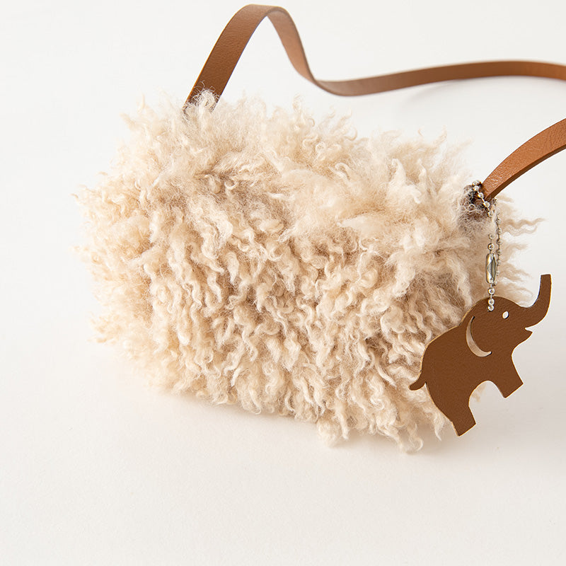 حقيبة كروس بودي كاكي لطيفة للبنات، بتصميم من الفرو الصناعي