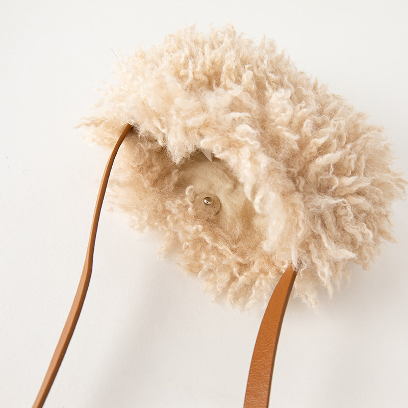 حقيبة كروس بودي كاكي لطيفة للبنات، بتصميم من الفرو الصناعي